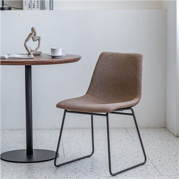 Chaise de salle à manger moderne du milieu du -siècle avec base en métal noir